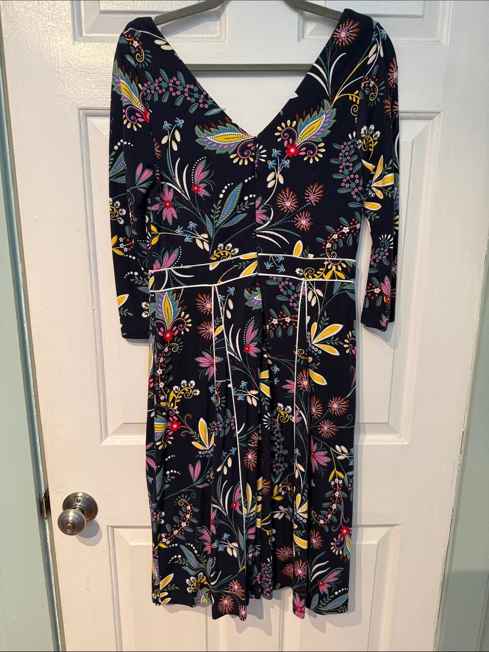 Boden Floral V-Neck Navy Fit & Flare Dress (6R) - Picture 8 of 8